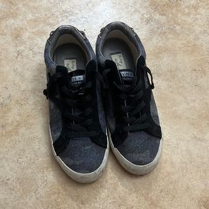 Vintage Havana sneakers size 5